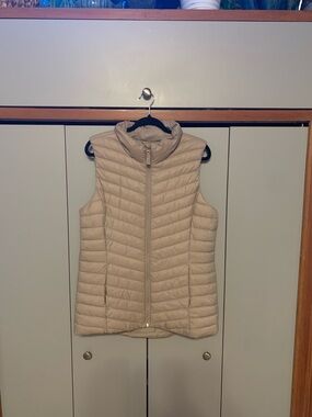 Old Navy Moon Mist Active Packable Narrow Channel vest size women’s Large (tall)